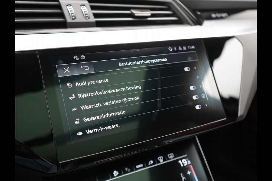 Audi Q8 e-tron 50 quattro S Line 95 kWh 340pk Dealer O.H | Luchtvering | Trekhaak Afn. | Adaptive Cruise | Bang & Olufsen | Head Up | 360 Camera | Lederen Sportstoelen & Stuur Verwarmd | Keyless | Apple Carplay | BLIS | Virtual | Navigatie | DAB | 21"L.M |