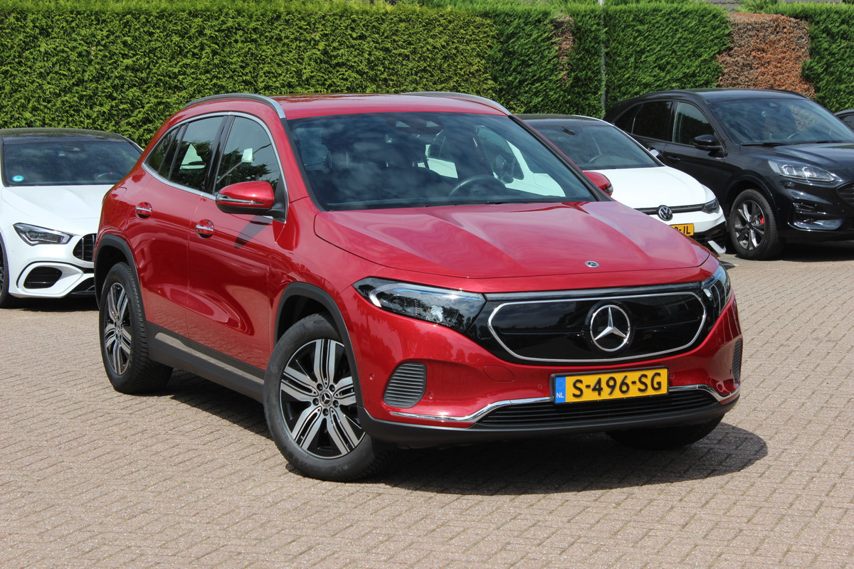 Mercedes-Benz EQA 250+ Luxury Line 71 kWh / SoH 93,4% / Camera / Leder / CarPlay / Keyless / 18'' / Stoelverwarming / DAB / Cruise Control