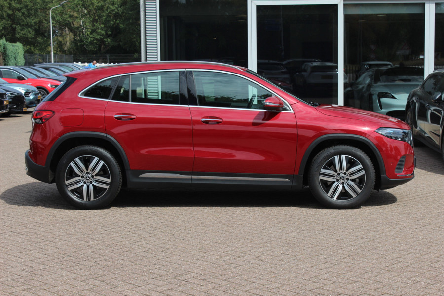 Mercedes-Benz EQA 250+ Luxury Line 71 kWh / SoH 93,4% / Camera / Leder / CarPlay / Keyless / 18'' / Stoelverwarming / DAB / Cruise Control