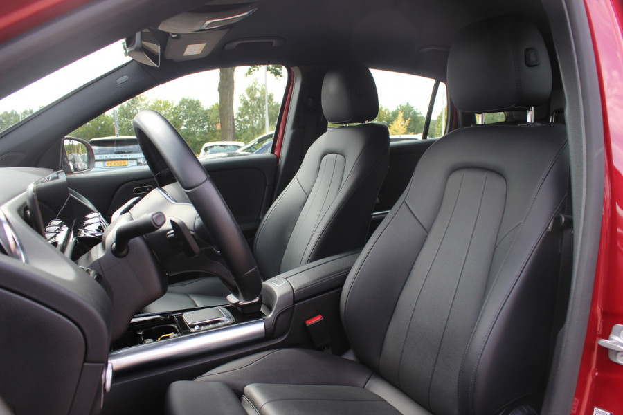 Mercedes-Benz EQA 250+ Luxury Line 71 kWh / SoH 93,4% / Camera / Leder / CarPlay / Keyless / 18'' / Stoelverwarming / DAB / Cruise Control