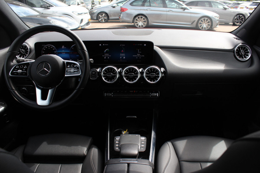 Mercedes-Benz EQA 250+ Luxury Line 71 kWh / SoH 93,4% / Camera / Leder / CarPlay / Keyless / 18'' / Stoelverwarming / DAB / Cruise Control