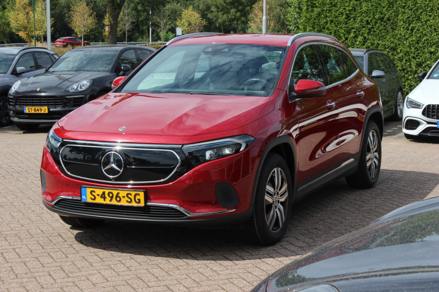 Mercedes-Benz EQA 250+ Luxury Line 71 kWh / SoH 93,4% / Camera / Leder / CarPlay / Keyless / 18'' / Stoelverwarming / DAB / Cruise Control