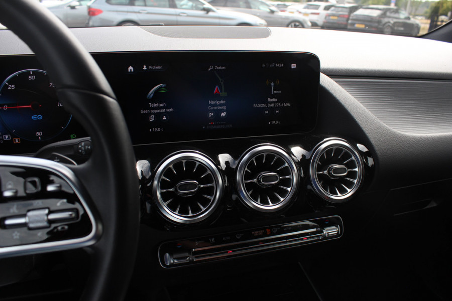Mercedes-Benz EQA 250+ Luxury Line 71 kWh / SoH 93,4% / Camera / Leder / CarPlay / Keyless / 18'' / Stoelverwarming / DAB / Cruise Control
