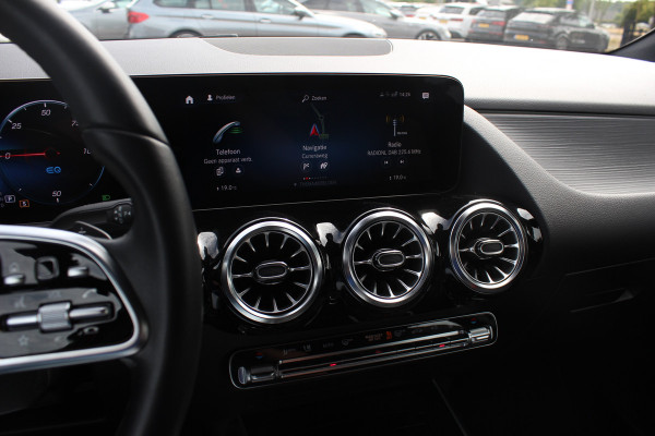 Mercedes-Benz EQA 250+ Luxury Line 71 kWh / SoH 93,4% / Camera / Leder / CarPlay / Keyless / 18'' / Stoelverwarming / DAB / Cruise Control