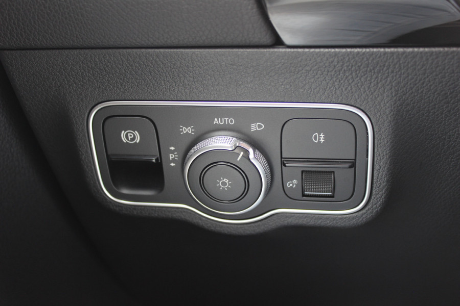 Mercedes-Benz EQA 250+ Luxury Line 71 kWh / SoH 93,4% / Camera / Leder / CarPlay / Keyless / 18'' / Stoelverwarming / DAB / Cruise Control