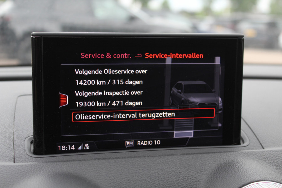 Audi A3 Sportback 1.0 TFSI Sport S Line Edition / Trekhaak / Navigatie / Parkeerhulp achter / Sportstoelen / Cruise Control / LED Koplampen