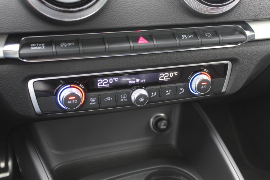 Audi A3 Sportback 1.0 TFSI Sport S Line Edition / Trekhaak / Navigatie / Parkeerhulp achter / Sportstoelen / Cruise Control / LED Koplampen