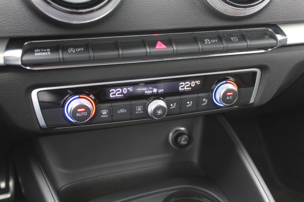 Audi A3 Sportback 1.0 TFSI Sport S Line Edition / Trekhaak / Navigatie / Parkeerhulp achter / Sportstoelen / Cruise Control / LED Koplampen