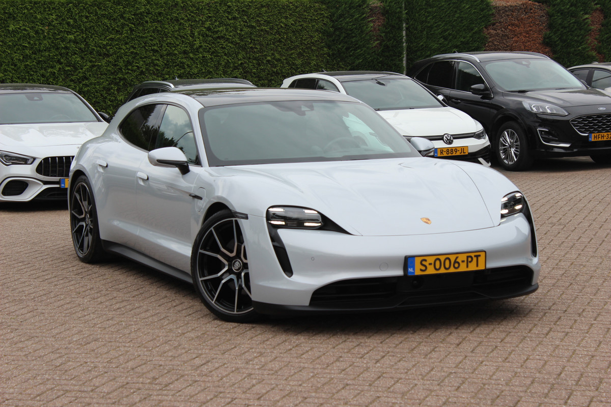Porsche Taycan Sport Turismo 93 kWh / SoH 94,1% / Panoramadak / 360Camera / Luchtvering / Sportchrono / 21'' / Adaptieve Stoelen / Bose / Stoel+Stuurverwarming / Dodehoek / DAB / ACC / Warmtepomp