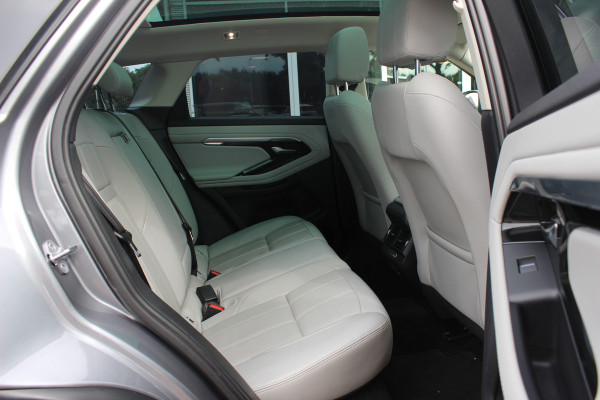 Land Rover Range Rover Evoque 2.0 P200 AWD SE / Panoramadak / Camera / Leder / 18'' / Elektr. Stoelen / Virtual Cockpit / Cruise Control