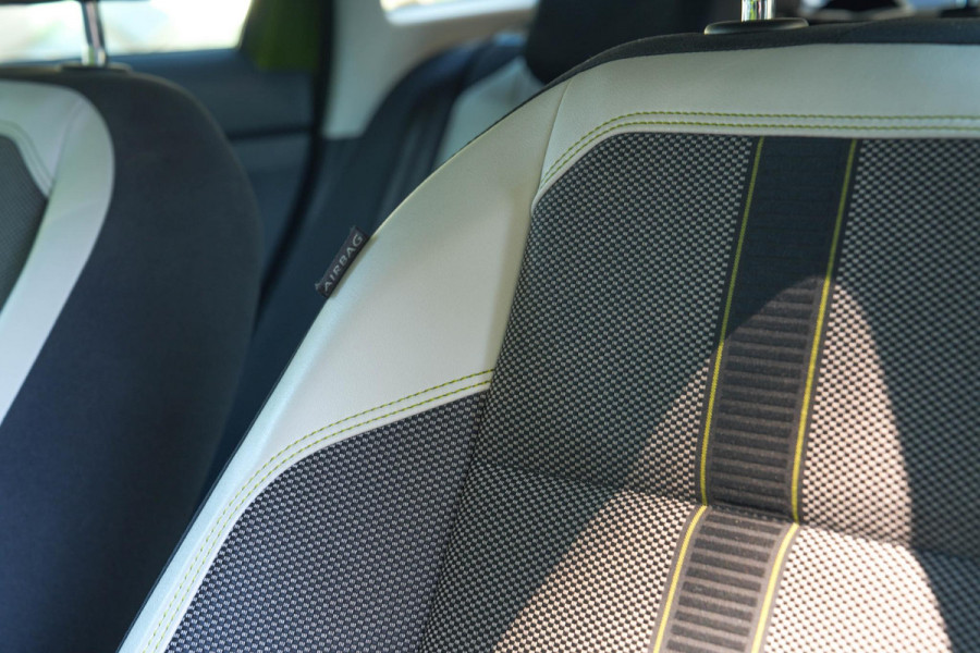 Volkswagen Taigo 1.0 TSI Style | Stoelverwarming | Camera | Keyles | Carplay | IQ Light