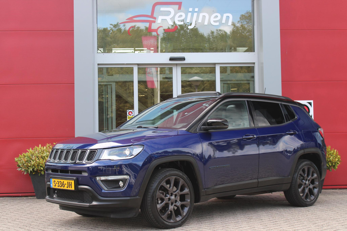 Jeep Compass 4xe 240PK Plug-in Hybrid ELECTRIC S | AFNEEMBARE TREKHAAK | PANORAMA SCHUIF/KANTEL DAK | DAB+ RADIO | NAVIGATIE | ELEKTRISCH BEDIENBARE VOORSTOELEN MET GEHEUGENFUNCTIE OP DE BESTUURDERSSTOEL | STOEL/STUUR VERWARMING | STOEL VENTILATIE | CRUISE CONTROL | DODEHOEK DETECTIE | CLIMATE CONTROL | XENON KOPLAMPEN | LEDEREN BEKLEDING | ELEKTRISCH BEDIENBARE ACHTERKLEP | KEYLESS ENTRY/START | PARKEERSENSOREN VOOR + ACHTER | ACHTERUITRIJ CAMERA | ALPINE AUDIO SYSTEM |