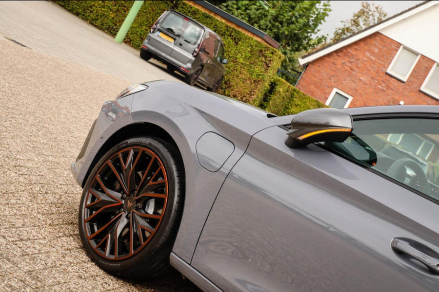 CUPRA Leon 1.4 e-Hybrid VZ Copper Edition 245pk DSG! 1e|Panoramadak|Virtual Cockpit|LED Matrix|Kuipstoelen elektrisch|NAVI|Camera