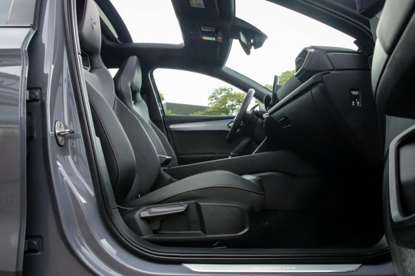CUPRA Leon 1.4 e-Hybrid VZ Copper Edition 245pk DSG! 1e|Panoramadak|Virtual Cockpit|LED Matrix|Kuipstoelen elektrisch|NAVI|Camera