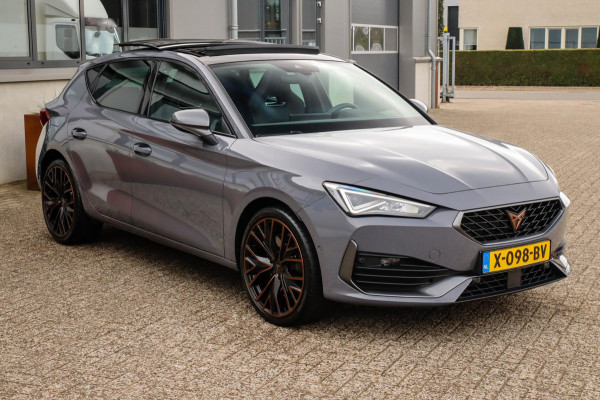 CUPRA Leon 1.4 e-Hybrid VZ Copper Edition 245pk DSG! 1e|Panoramadak|Virtual Cockpit|LED Matrix|Kuipstoelen elektrisch|NAVI|Camera