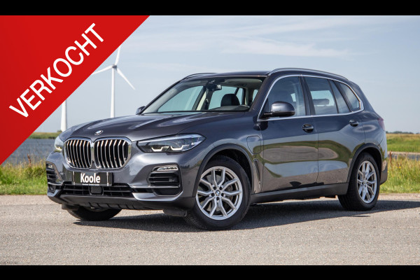 BMW X5 xDrive45e High Executive CARPLAY / CAMERA / DEALER ONDERHOUDEN / ZWART LEER / STOELVERWARMING / TREKHAAK