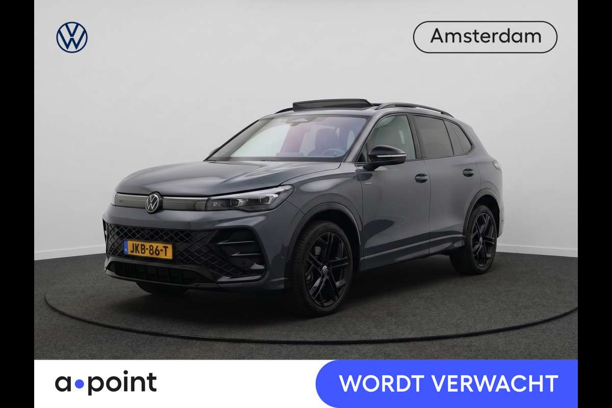 Volkswagen Tiguan 1.5 eHybrid R-Line Edition 204 pk Automaat (DSG) | Verlengde garantie | Navigatie | Panoramadak | Trekhaak (wegklapbaar) | Parkeersensoren (Park assist) | Rondomzicht camera | Black Style pakket | R-Line |