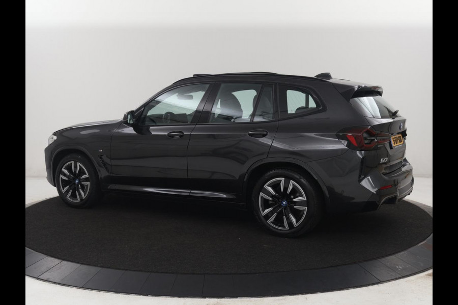 BMW iX3 Executive 80 kWh | SOH 93,8% | Panoramadak | Leder | Stoelverwarming | Adaptive cruise | Carplay | Sfeerverlichting | Camera | Park assist | Elektrische achterklep | PHEV
