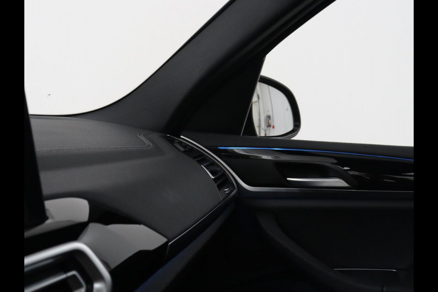 BMW iX3 Executive 80 kWh | SOH 93,8% | Panoramadak | Leder | Stoelverwarming | Adaptive cruise | Carplay | Sfeerverlichting | Camera | Park assist | Elektrische achterklep | PHEV