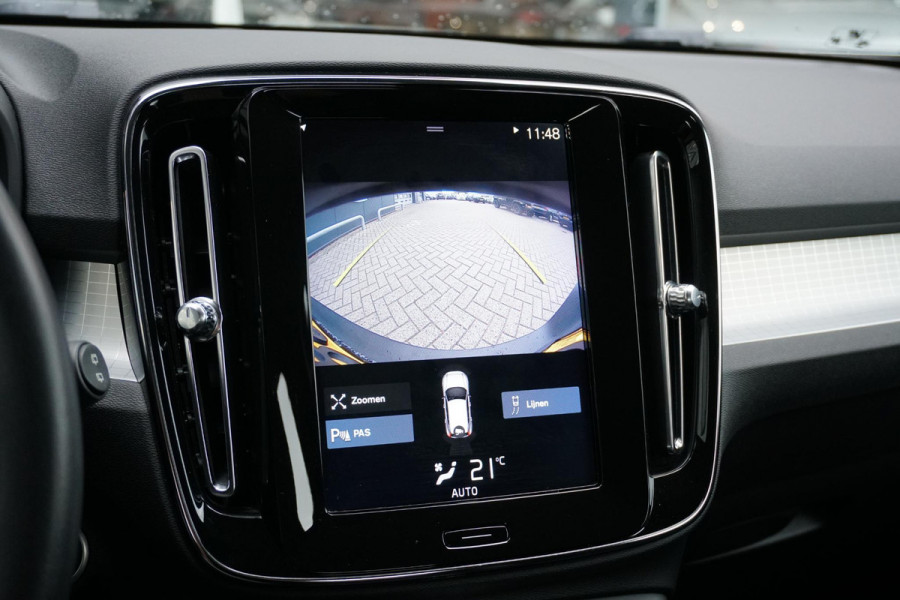 Volvo XC40 1.5 T3 Momentum Pro + DEALER ONDERHOUDEN + CAMERA / CARPLAY