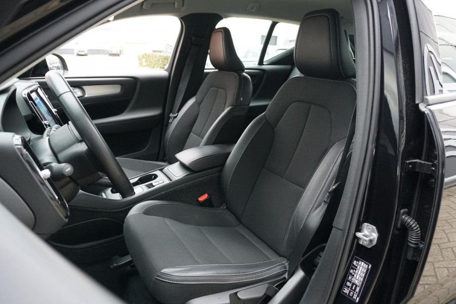 Volvo XC40 1.5 T3 Momentum Pro + DEALER ONDERHOUDEN + CAMERA / CARPLAY