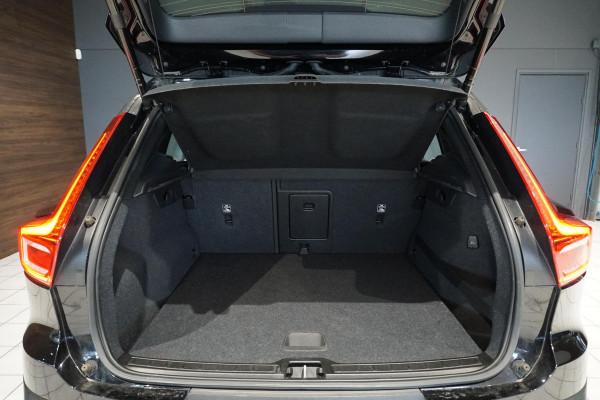 Volvo XC40 1.5 T3 Momentum Pro + DEALER ONDERHOUDEN + CAMERA / CARPLAY