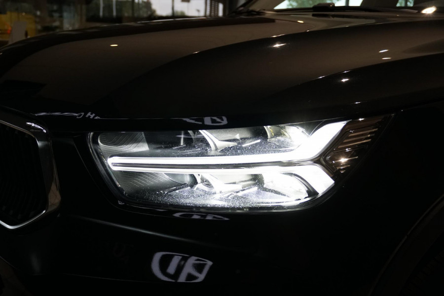 Volvo XC40 1.5 T3 Momentum Pro + DEALER ONDERHOUDEN + CAMERA / CARPLAY