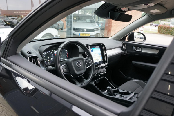 Volvo XC40 1.5 T3 Momentum Pro + DEALER ONDERHOUDEN + CAMERA / CARPLAY