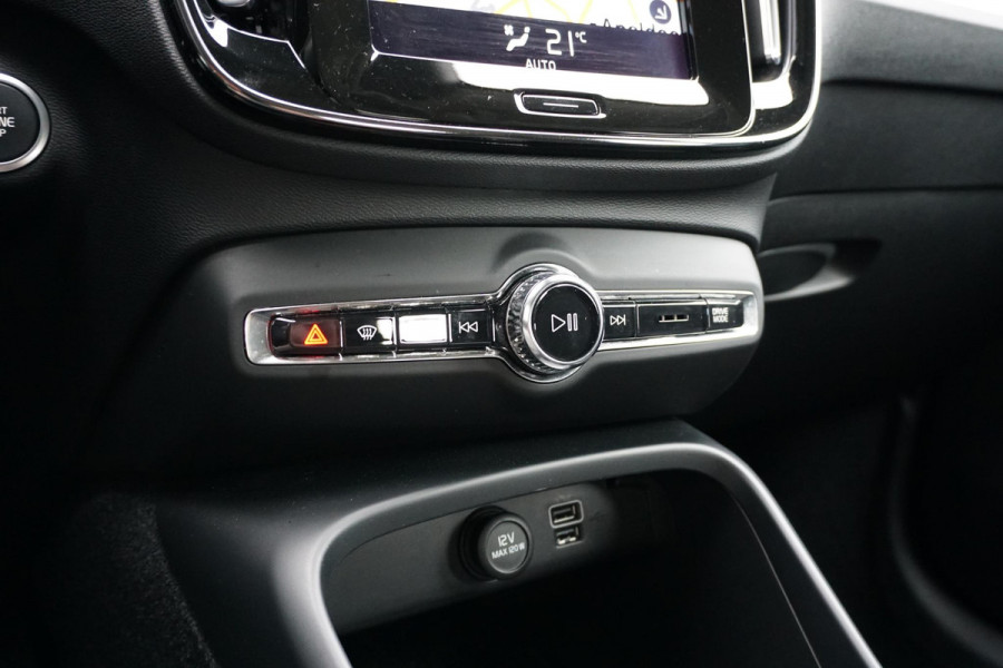 Volvo XC40 1.5 T3 Momentum Pro + DEALER ONDERHOUDEN + CAMERA / CARPLAY