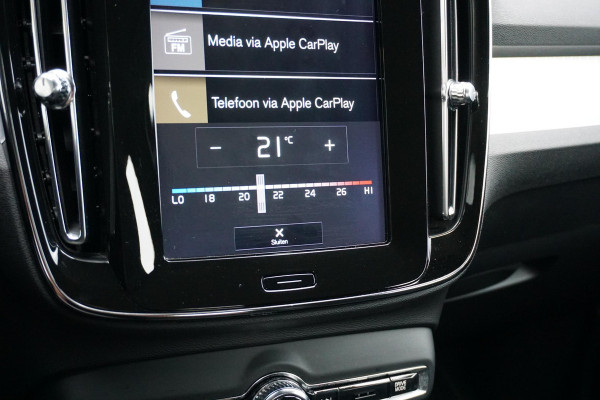 Volvo XC40 1.5 T3 Momentum Pro + DEALER ONDERHOUDEN + CAMERA / CARPLAY
