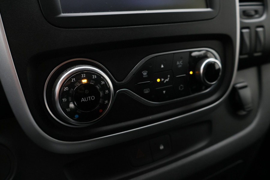 Renault Trafic 2.0 dCi Automaat 145 T29 L2H1 DC 5-zits Camera, Climate Control, Apple CarPlay, Navigatie, Trekhaak 17"