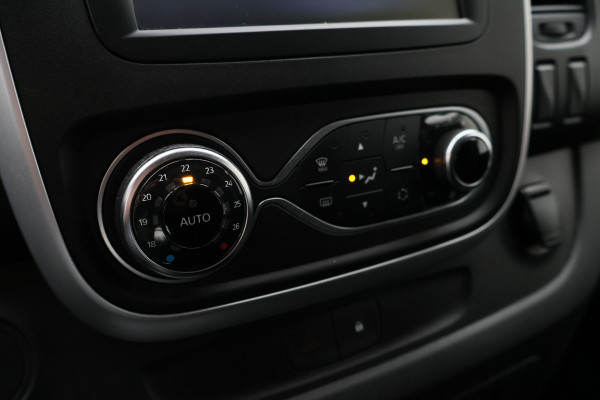Renault Trafic 2.0 dCi Automaat 145 T29 L2H1 DC 5-zits Camera, Climate Control, Apple CarPlay, Navigatie, Trekhaak 17"