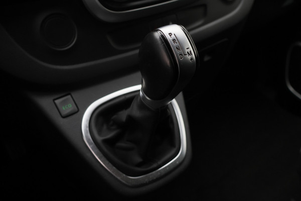Renault Trafic 2.0 dCi Automaat 145 T29 L2H1 DC 5-zits Camera, Climate Control, Apple CarPlay, Navigatie, Trekhaak 17"