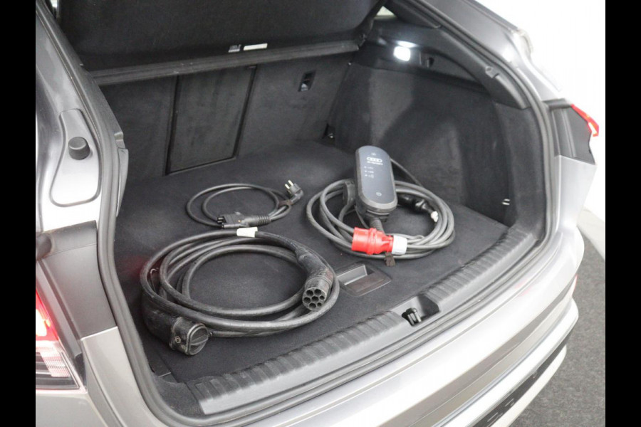 Audi Q4 Sportback e-tron 40 Launch edition S Competition 77 kWh | SOH 92,5% | Panoramadak | Leder | Stoelverwarming | Adaptive cruise | Head-up | SONOS audio | Sfeerverlichting | Carplay | Trekhaak
