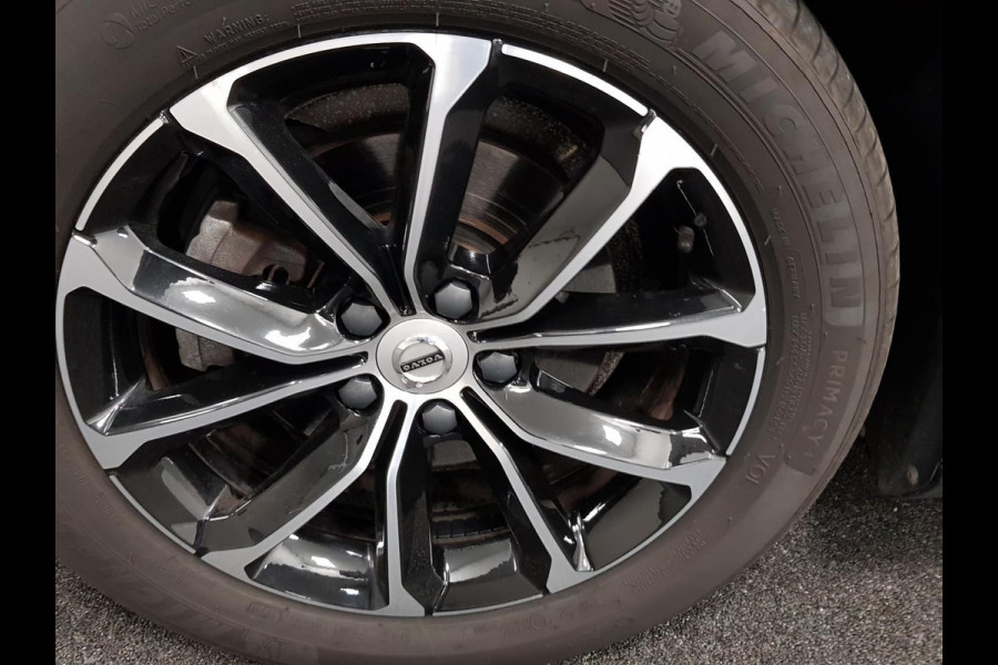 Volvo V60 2.0 B4 197 pk Automaat Momentum Pro Navigatie Climate control Adaptive cruise Control Led DAB Electrisch bedienbare achterklep Parkeer sensoren