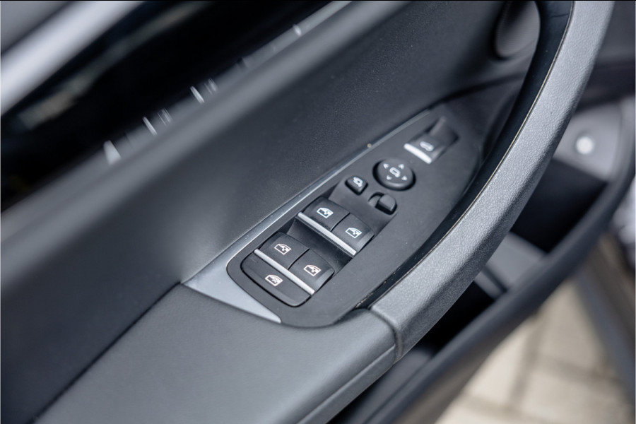 BMW X3 xDrive30e Stoelverwarming / LED / 18inch / Carplay /
