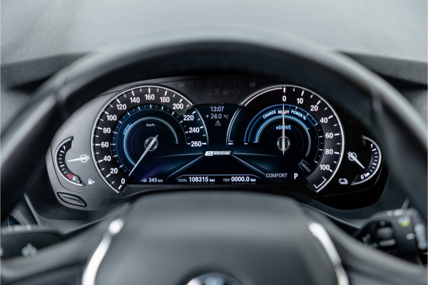 BMW X3 xDrive30e Stoelverwarming / LED / 18inch / Carplay /