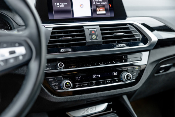 BMW X3 xDrive30e Stoelverwarming / LED / 18inch / Carplay /