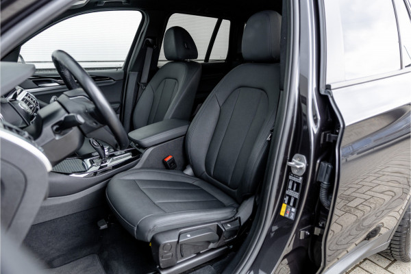 BMW X3 xDrive30e Stoelverwarming / LED / 18inch / Carplay /