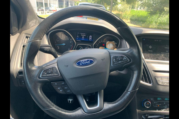 Ford FOCUS Wagon 1.0 ST-Line 125pk Trekhaak | 18 inch velgen | Climate control | Voorruit verwarming | NLD auto | Carplay, Android auto