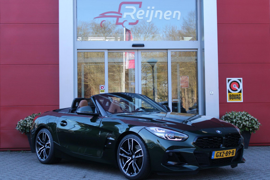 BMW Z4 ROADSTER sDRIVE 20i 197PK HIGH EXECUTIVE M-SPORT AUTOMAAT | M INTERIEURPAKKET  | M EXTERIEURPAKKET | M SPORTSTUUR | HARMAN KARDON | SFEERVERLICHTING IN 11 VERSCHILLENDE KLEUREN |19" VIJFDUBBELSPAAKS M SPORTWIELEN | NAVIGATIE | DRAADLOZE APPLE CARPLAY / ANDROID AUTO |  LEDER VERNASCA COGNAC | STOEL / STUUR VERWARMING | ACHTERUITRIJCAMERA | FULL LED KOPLAMPEN | SAFETY PAKKET | DODEHOEK DETECTIE |