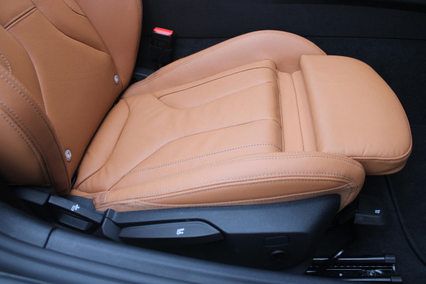 BMW Z4 ROADSTER sDRIVE 20i 197PK HIGH EXECUTIVE M-SPORT AUTOMAAT | M INTERIEURPAKKET  | M EXTERIEURPAKKET | M SPORTSTUUR | HARMAN KARDON | SFEERVERLICHTING IN 11 VERSCHILLENDE KLEUREN |19" VIJFDUBBELSPAAKS M SPORTWIELEN | NAVIGATIE | DRAADLOZE APPLE CARPLAY / ANDROID AUTO |  LEDER VERNASCA COGNAC | STOEL / STUUR VERWARMING | ACHTERUITRIJCAMERA | FULL LED KOPLAMPEN | SAFETY PAKKET | DODEHOEK DETECTIE |