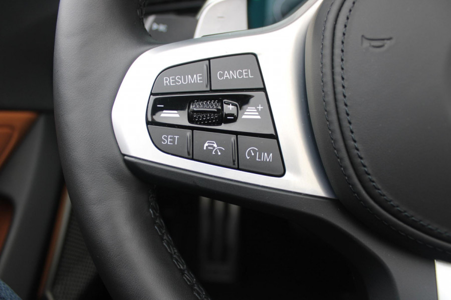 BMW Z4 ROADSTER sDRIVE 20i 197PK HIGH EXECUTIVE M-SPORT AUTOMAAT | M INTERIEURPAKKET  | M EXTERIEURPAKKET | M SPORTSTUUR | HARMAN KARDON | SFEERVERLICHTING IN 11 VERSCHILLENDE KLEUREN |19" VIJFDUBBELSPAAKS M SPORTWIELEN | NAVIGATIE | DRAADLOZE APPLE CARPLAY / ANDROID AUTO |  LEDER VERNASCA COGNAC | STOEL / STUUR VERWARMING | ACHTERUITRIJCAMERA | FULL LED KOPLAMPEN | SAFETY PAKKET | DODEHOEK DETECTIE |