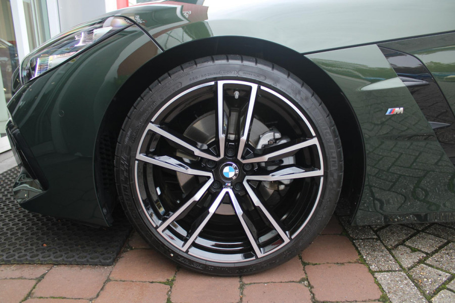 BMW Z4 ROADSTER sDRIVE 20i 197PK HIGH EXECUTIVE M-SPORT AUTOMAAT | M INTERIEURPAKKET  | M EXTERIEURPAKKET | M SPORTSTUUR | HARMAN KARDON | SFEERVERLICHTING IN 11 VERSCHILLENDE KLEUREN |19" VIJFDUBBELSPAAKS M SPORTWIELEN | NAVIGATIE | DRAADLOZE APPLE CARPLAY / ANDROID AUTO |  LEDER VERNASCA COGNAC | STOEL / STUUR VERWARMING | ACHTERUITRIJCAMERA | FULL LED KOPLAMPEN | SAFETY PAKKET | DODEHOEK DETECTIE |