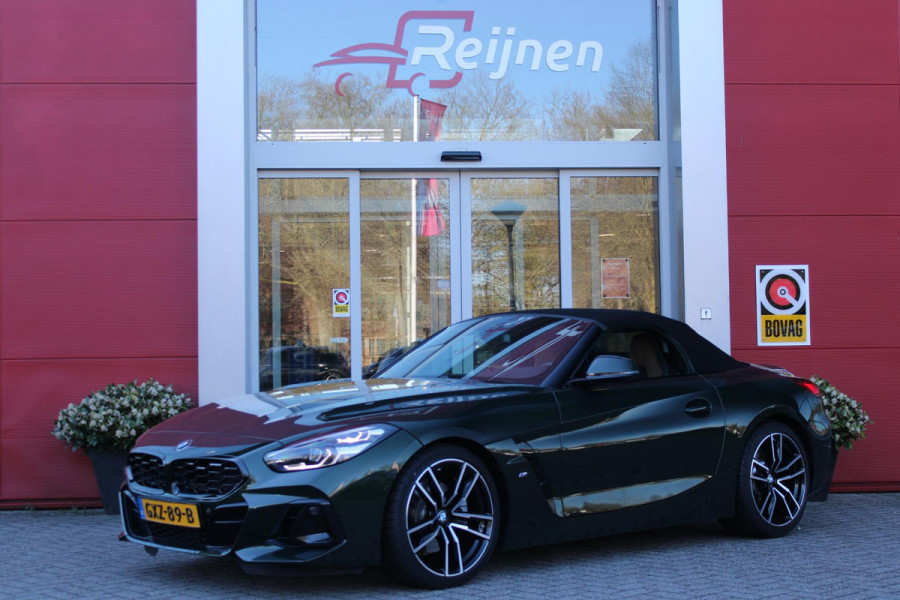 BMW Z4 ROADSTER sDRIVE 20i 197PK HIGH EXECUTIVE M-SPORT AUTOMAAT | M INTERIEURPAKKET  | M EXTERIEURPAKKET | M SPORTSTUUR | HARMAN KARDON | SFEERVERLICHTING IN 11 VERSCHILLENDE KLEUREN |19" VIJFDUBBELSPAAKS M SPORTWIELEN | NAVIGATIE | DRAADLOZE APPLE CARPLAY / ANDROID AUTO |  LEDER VERNASCA COGNAC | STOEL / STUUR VERWARMING | ACHTERUITRIJCAMERA | FULL LED KOPLAMPEN | SAFETY PAKKET | DODEHOEK DETECTIE |