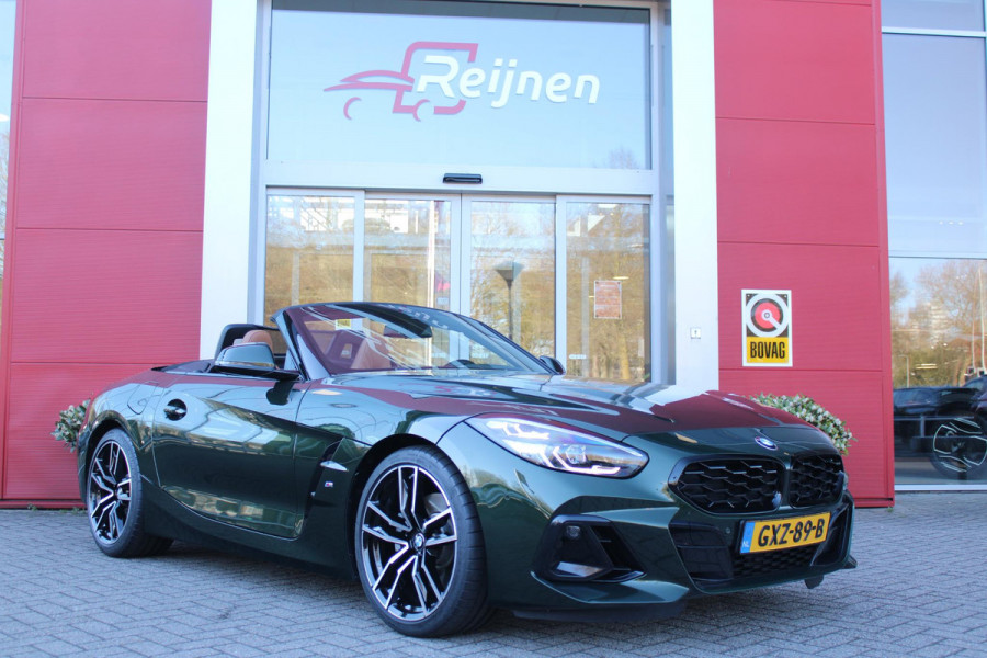 BMW Z4 ROADSTER sDRIVE 20i 197PK HIGH EXECUTIVE M-SPORT AUTOMAAT | M INTERIEURPAKKET  | M EXTERIEURPAKKET | M SPORTSTUUR | HARMAN KARDON | SFEERVERLICHTING IN 11 VERSCHILLENDE KLEUREN |19" VIJFDUBBELSPAAKS M SPORTWIELEN | NAVIGATIE | DRAADLOZE APPLE CARPLAY / ANDROID AUTO |  LEDER VERNASCA COGNAC | STOEL / STUUR VERWARMING | ACHTERUITRIJCAMERA | FULL LED KOPLAMPEN | SAFETY PAKKET | DODEHOEK DETECTIE |