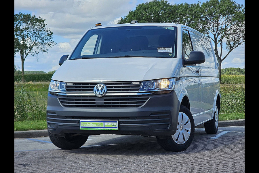 Volkswagen Transporter 2.0 TDI L2H1 L2H1, 150pk, Camera, Parkeersensoren, Trekhaak, Airco, Carplay, Werkplaatsinrichting
