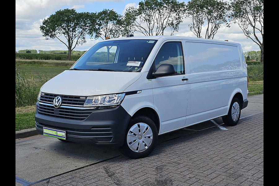 Volkswagen Transporter 2.0 TDI L2H1 L2H1, 150pk, Camera, Parkeersensoren, Trekhaak, Airco, Carplay, Werkplaatsinrichting