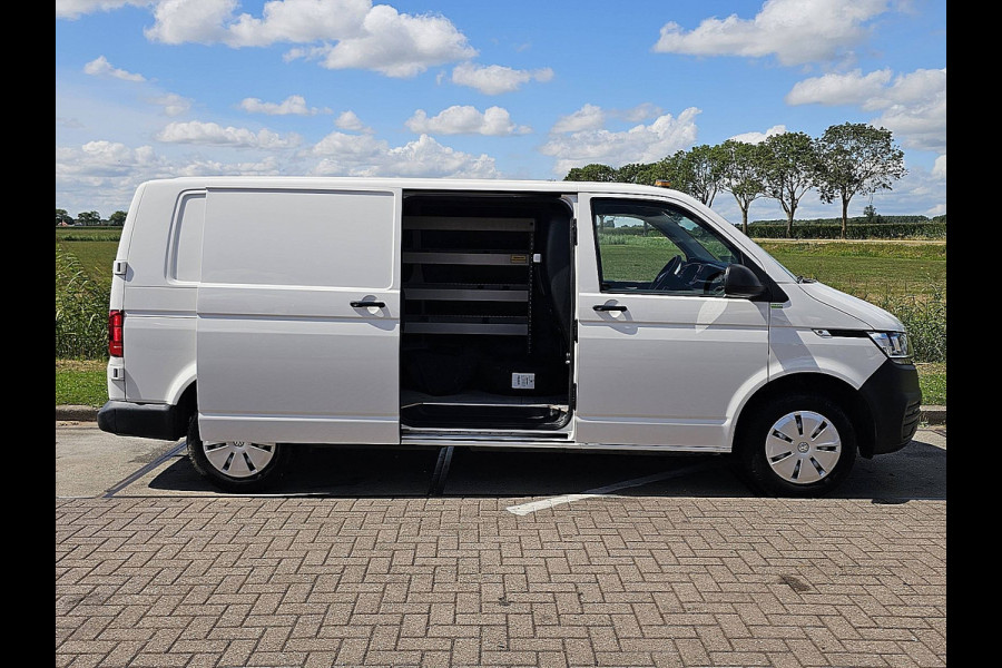 Volkswagen Transporter 2.0 TDI L2H1 L2H1, 150pk, Camera, Parkeersensoren, Trekhaak, Airco, Carplay, Werkplaatsinrichting