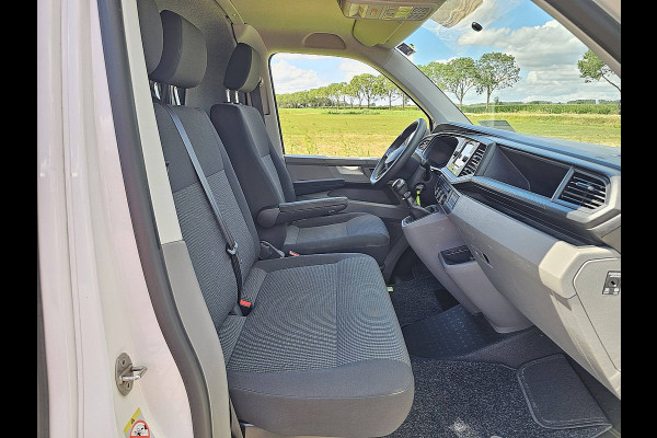 Volkswagen Transporter 2.0 TDI L2H1 L2H1, 150pk, Camera, Parkeersensoren, Trekhaak, Airco, Carplay, Werkplaatsinrichting